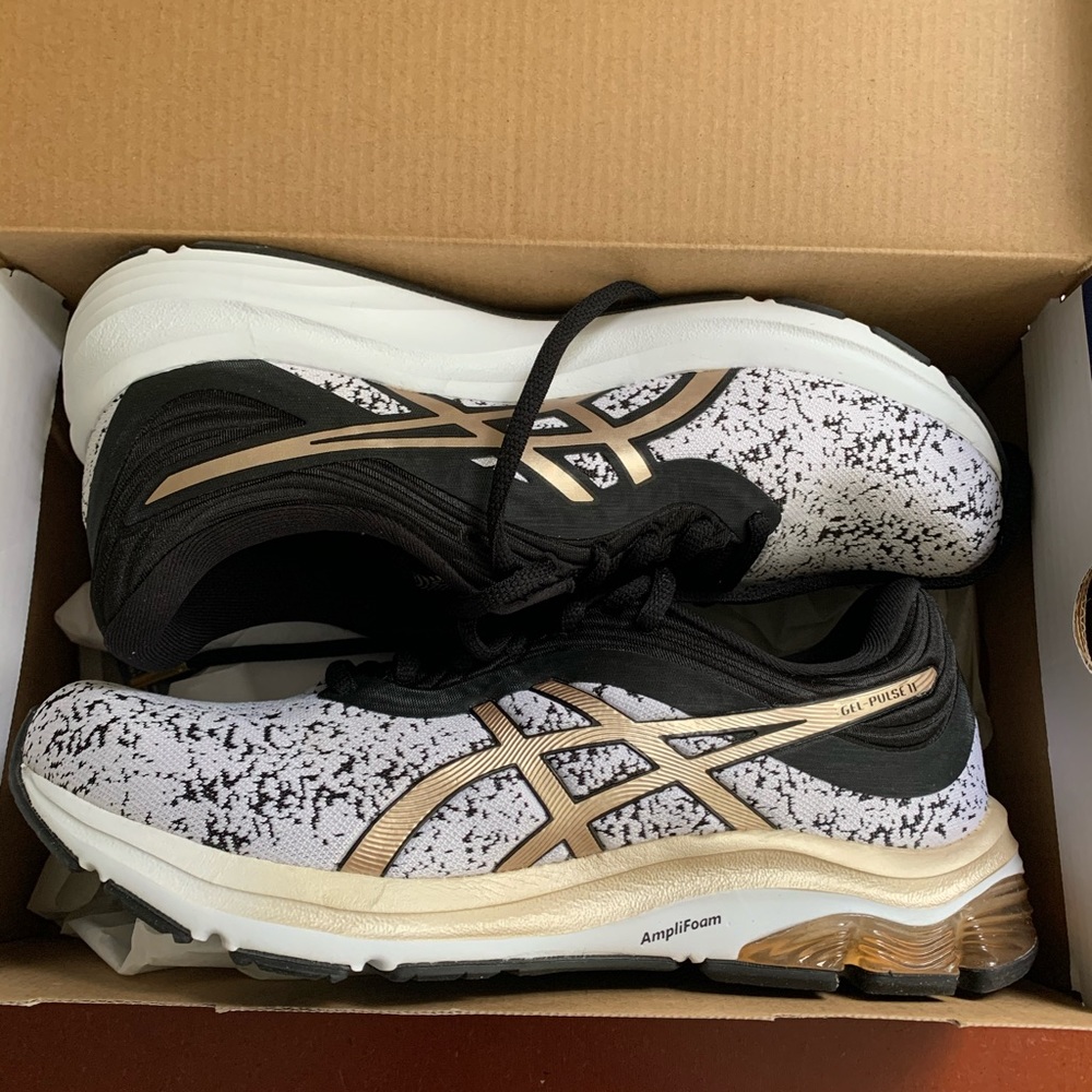 NWOT Never Worn! ASICS Gel Pulse 11 running shoes